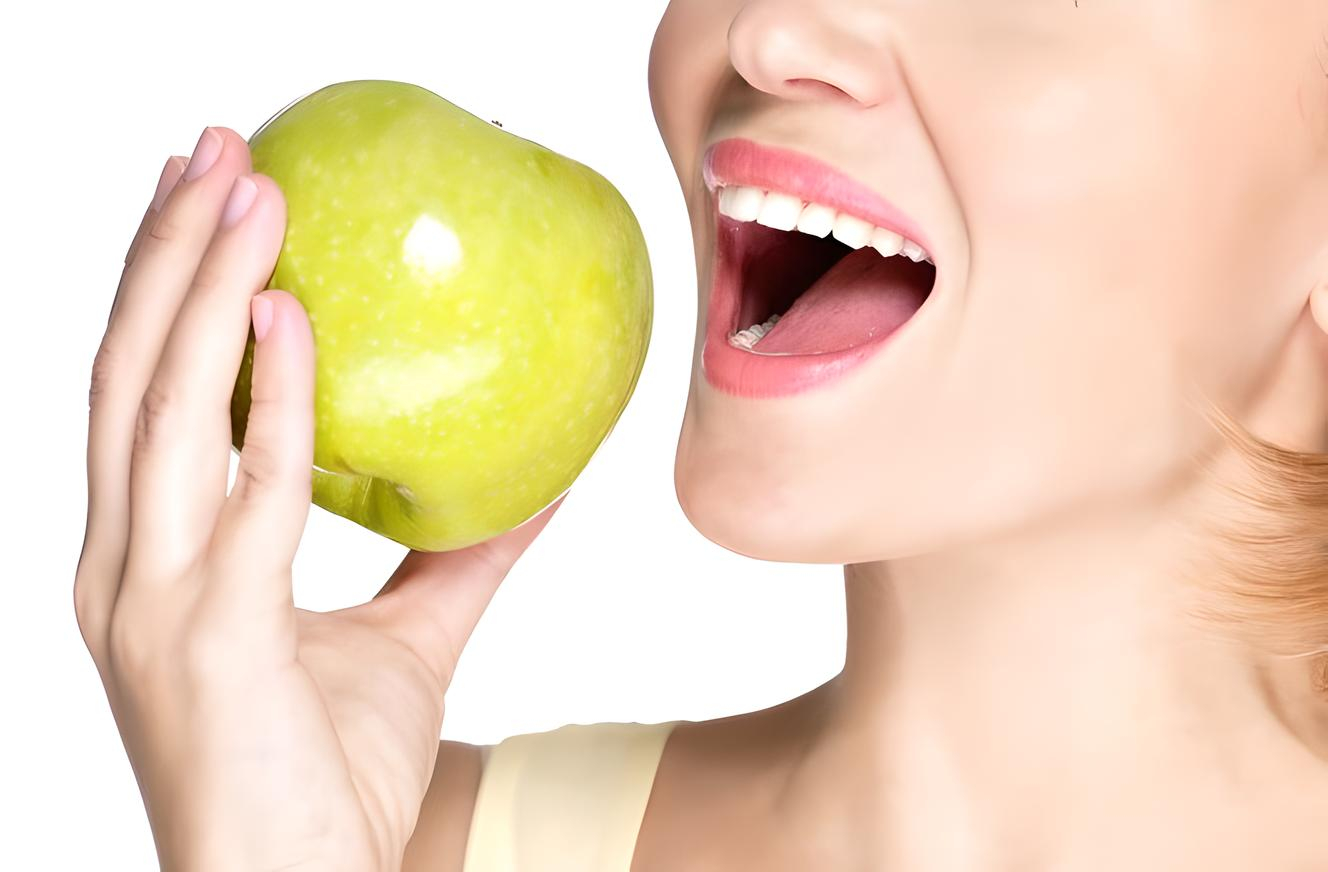 Quali Alimenti Aiutano a Mantenere i Denti Sani?
