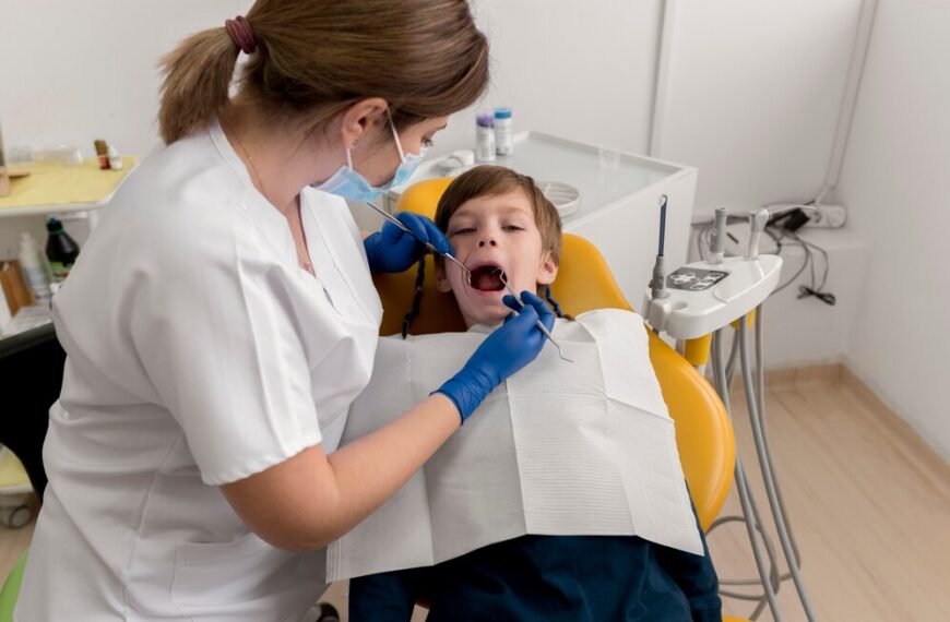 Cosa fare se un bambino ha paura del dentista?